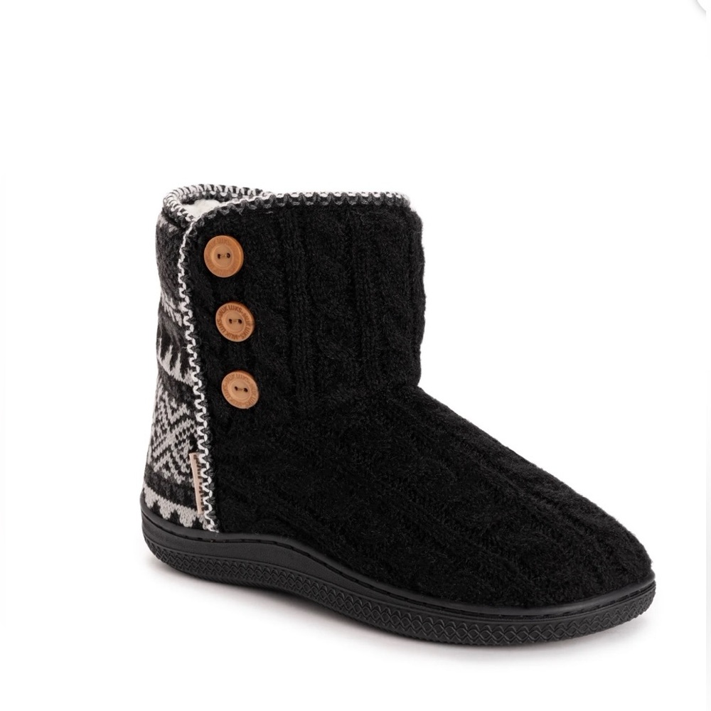 NWT MUK LUKS Cabin Slipper Booties Women’s Size 5/6 Black Nordic Sherpa Lined